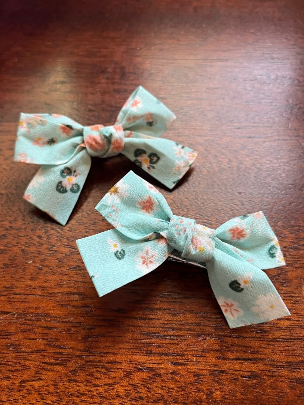 Blue floral hairbows NWOT *free in bundle*